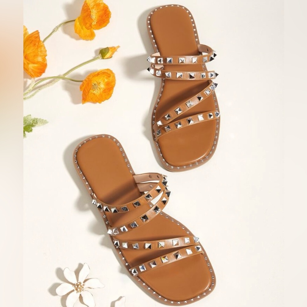 🤍3/$20 - Studded Brown Sandals